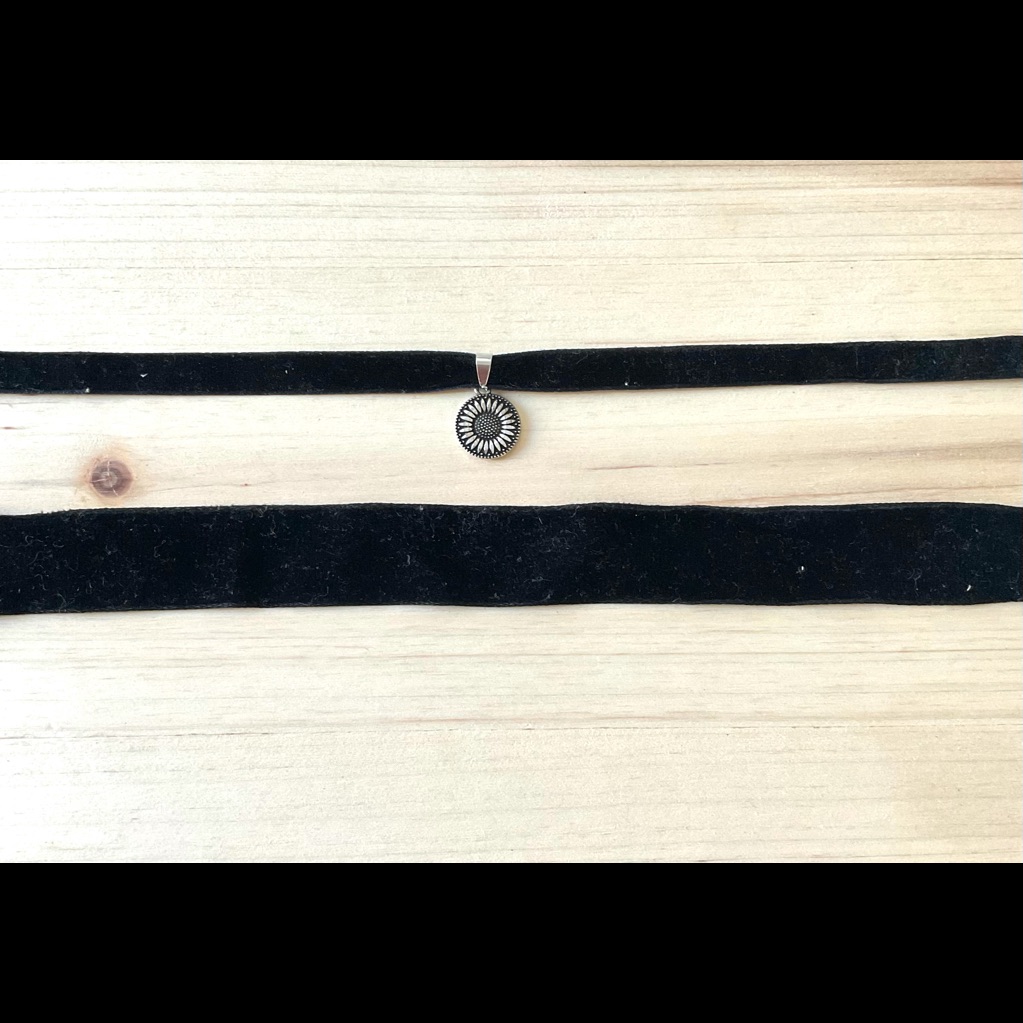 Vintage Black Velvet Chokers Daisy Charm Pendant Necklace 17$
